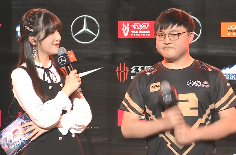 九游娱乐-包含Karsa回归赛场,逆转首场状态亮眼,曼联观众沸腾!的词条