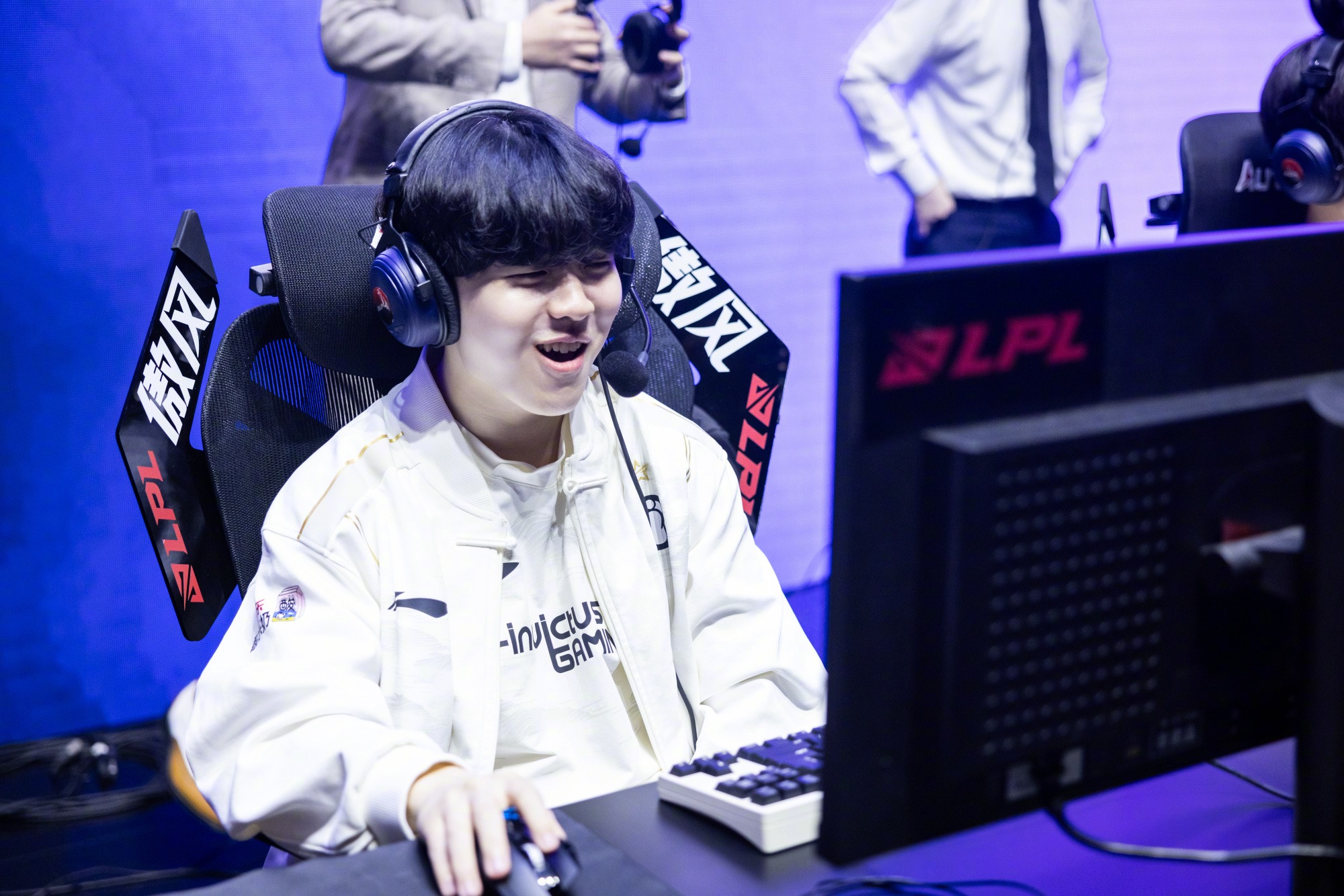 九游体育-包含Rookie迎来五赛季高光表现,C9球迷沸腾!的词条